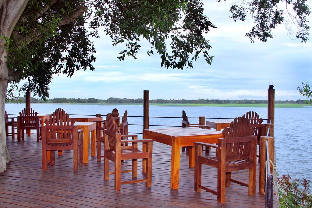 Lake Wind Hotel Tissamaharama Extérieur photo
