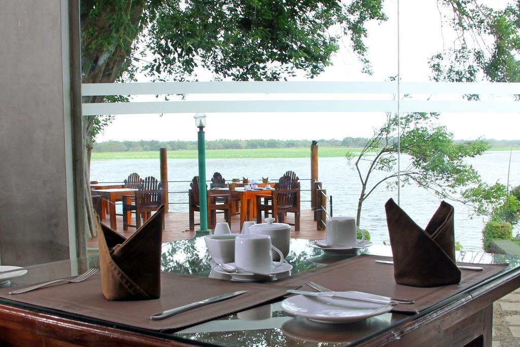 Lake Wind Hotel Tissamaharama Extérieur photo