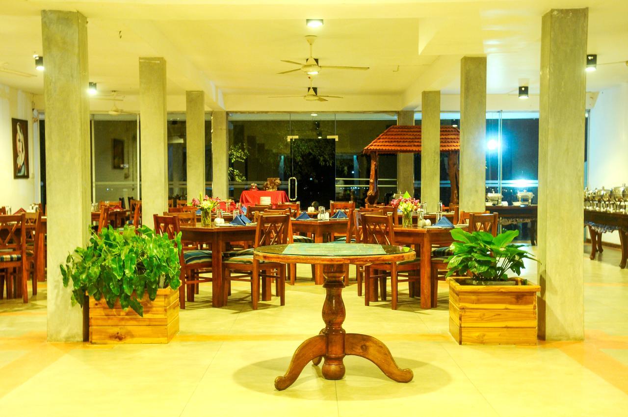 Lake Wind Hotel Tissamaharama Extérieur photo