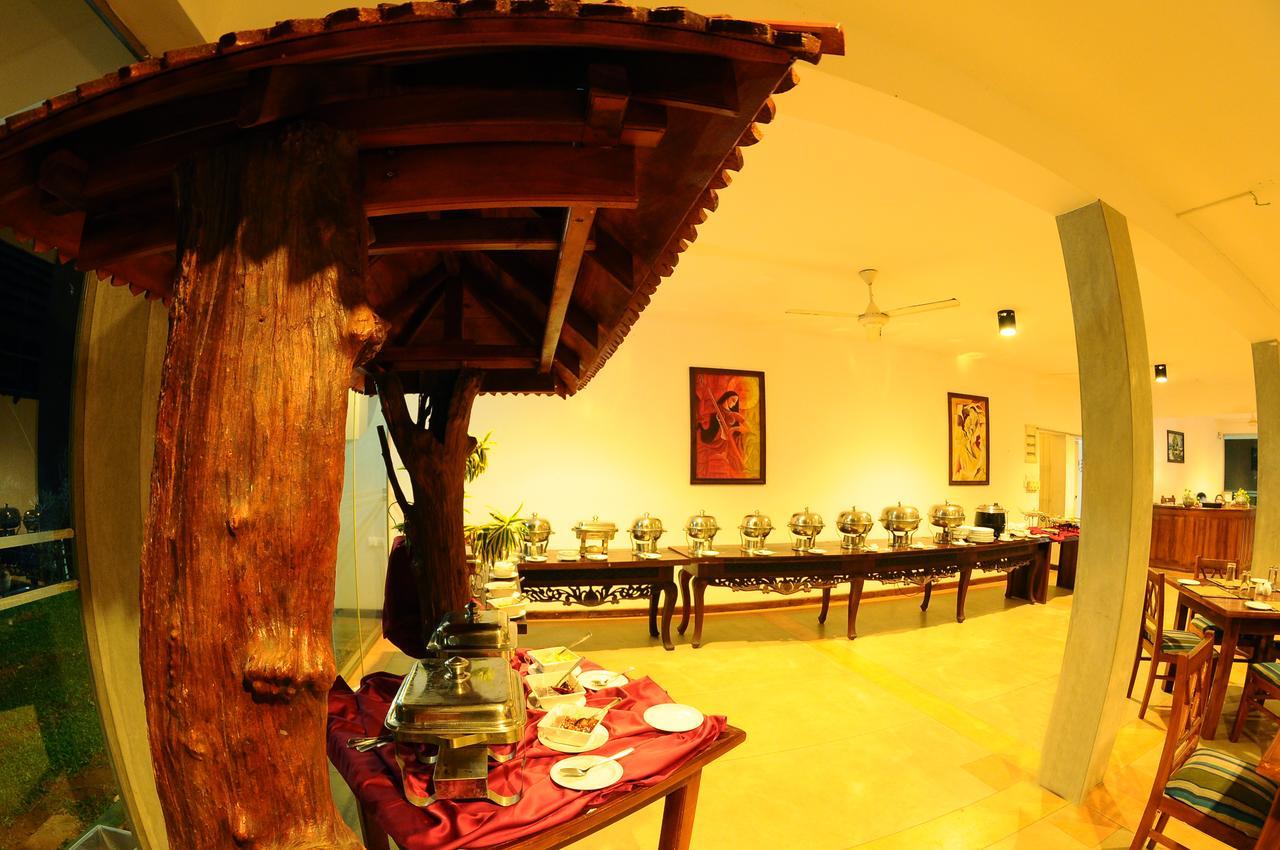 Lake Wind Hotel Tissamaharama Extérieur photo