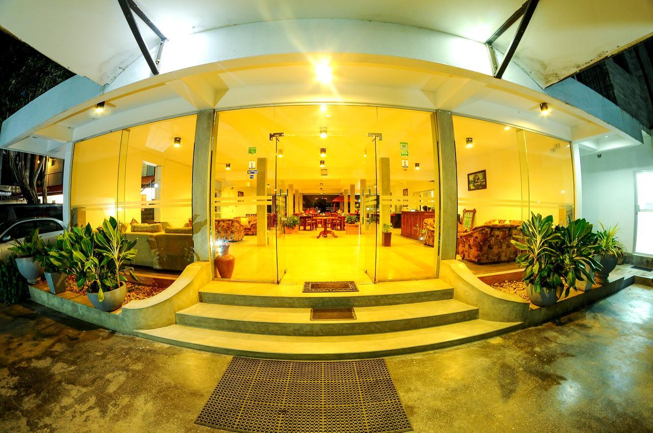 Lake Wind Hotel Tissamaharama Extérieur photo
