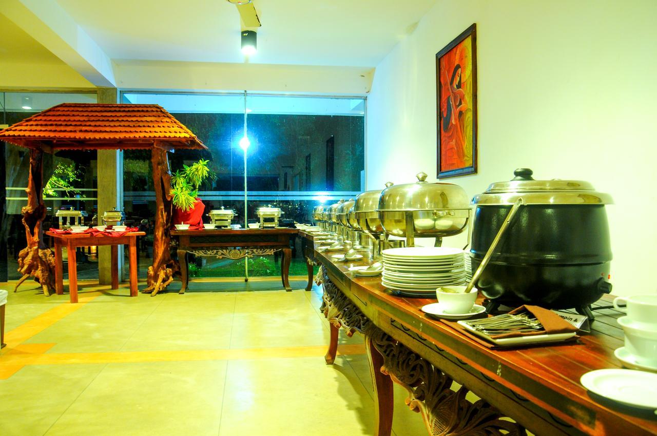 Lake Wind Hotel Tissamaharama Extérieur photo