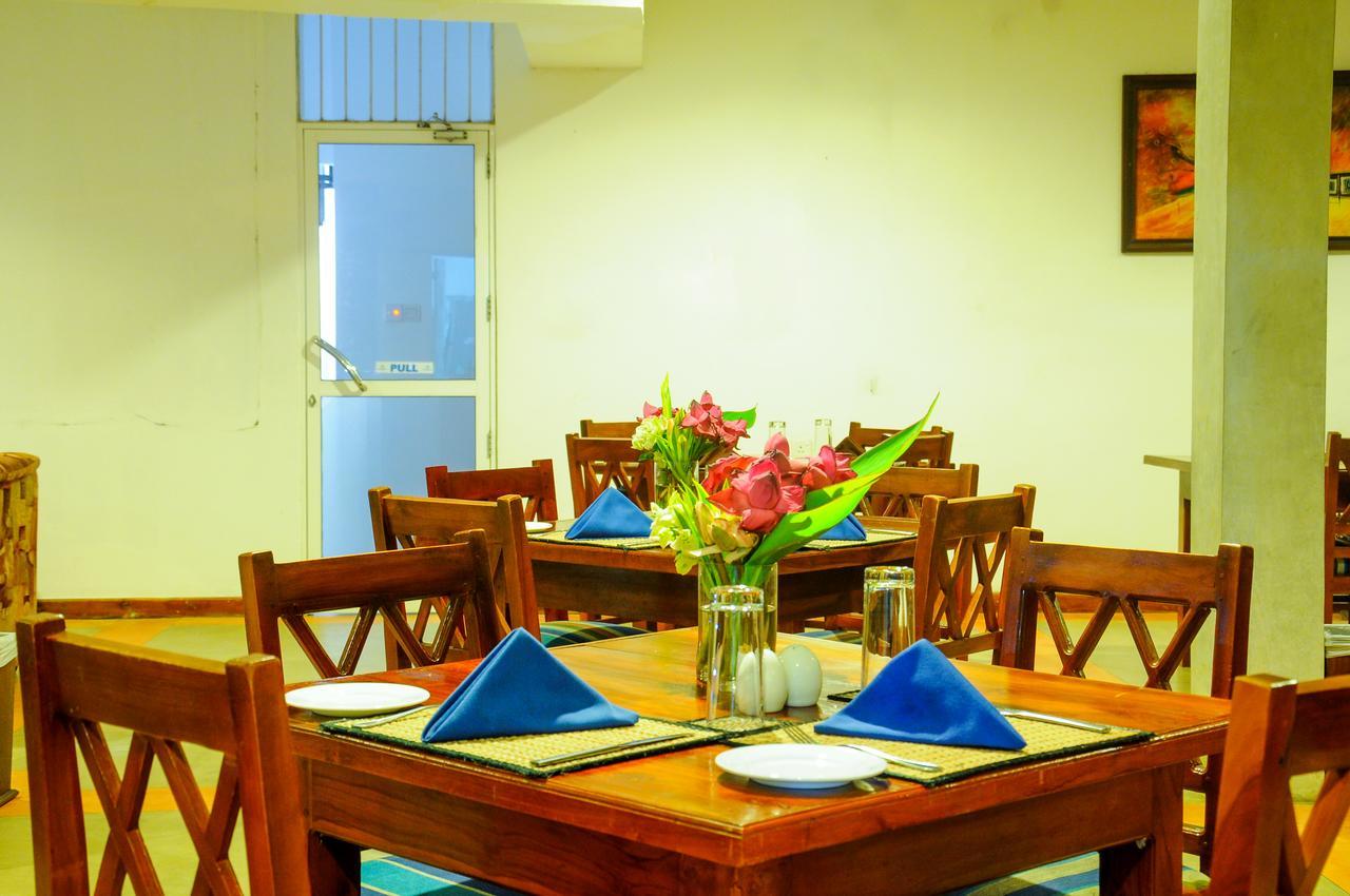Lake Wind Hotel Tissamaharama Extérieur photo