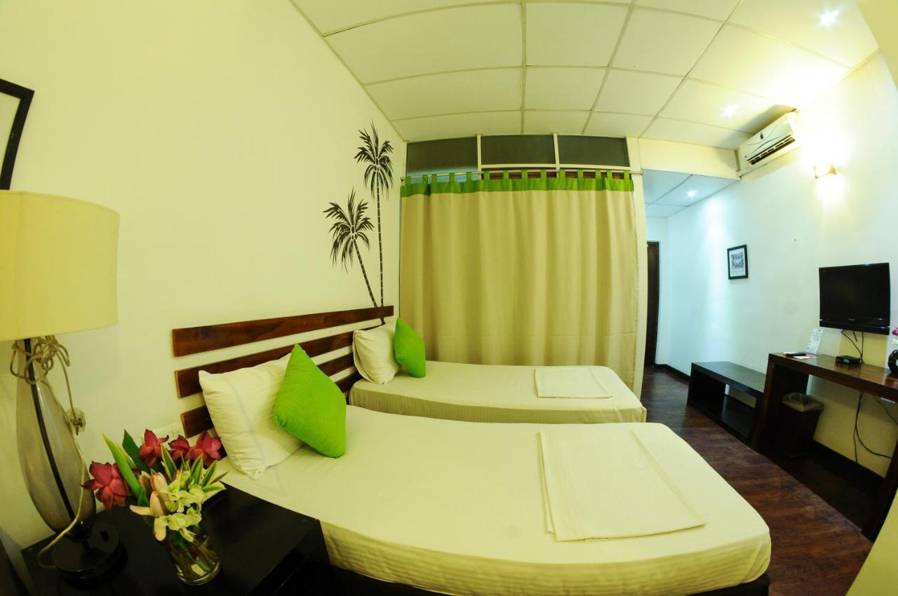 Lake Wind Hotel Tissamaharama Extérieur photo