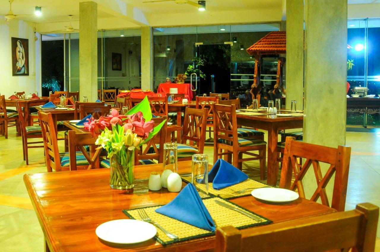 Lake Wind Hotel Tissamaharama Extérieur photo