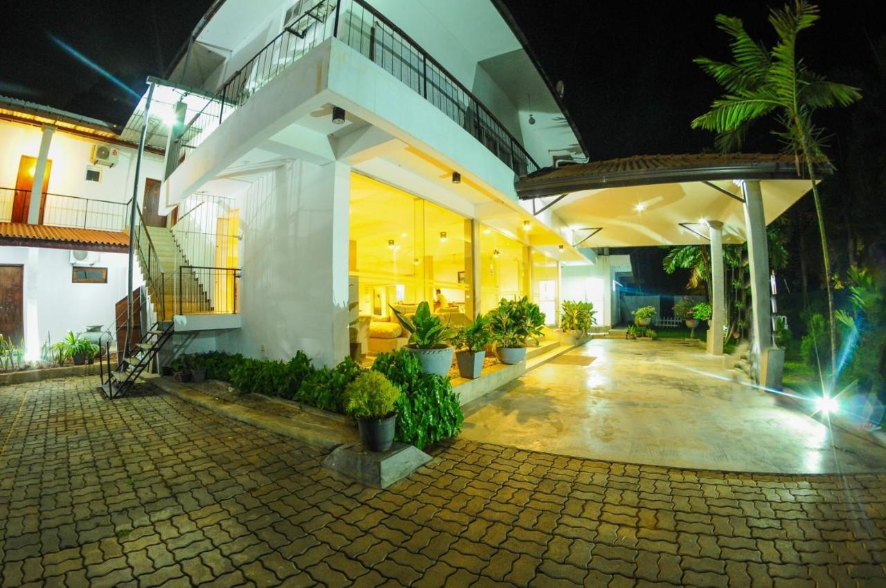 Lake Wind Hotel Tissamaharama Extérieur photo