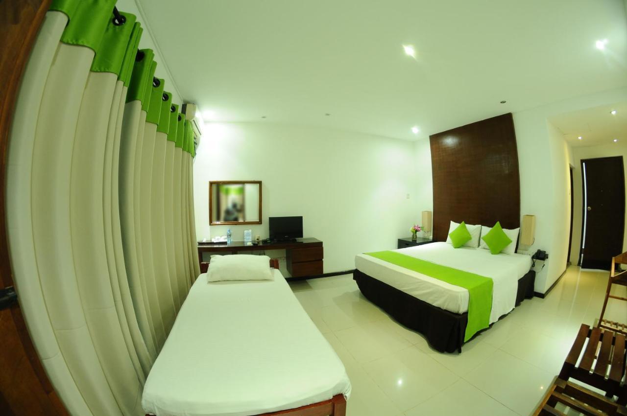 Lake Wind Hotel Tissamaharama Extérieur photo