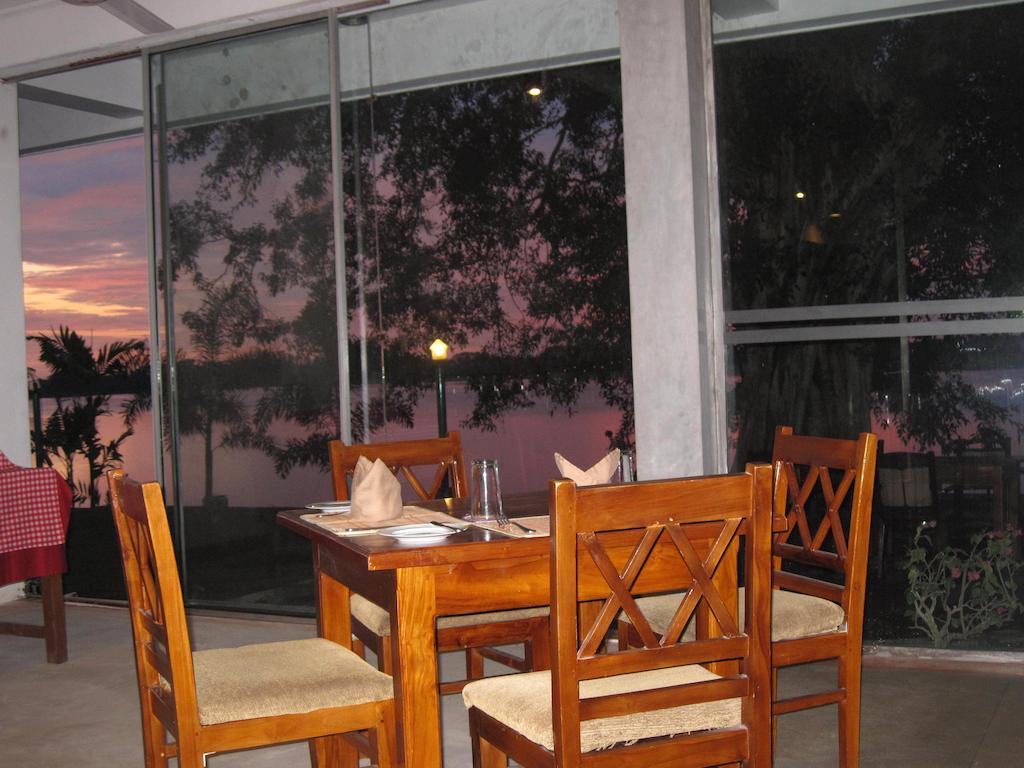 Lake Wind Hotel Tissamaharama Extérieur photo